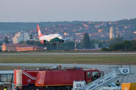 'Pârtie' deschisă: Pe Aeroportul Oradea a aterizat cel dintâi Boeing de tip mare, care a adus primii 147 turişti din Israel (FOTO / VIDEO)