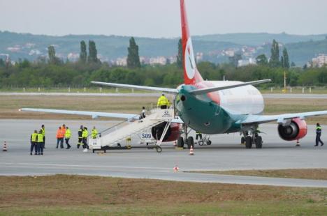 'Pârtie' deschisă: Pe Aeroportul Oradea a aterizat cel dintâi Boeing de tip mare, care a adus primii 147 turişti din Israel (FOTO / VIDEO)