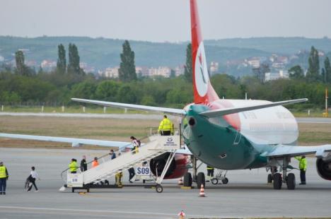 'Pârtie' deschisă: Pe Aeroportul Oradea a aterizat cel dintâi Boeing de tip mare, care a adus primii 147 turişti din Israel (FOTO / VIDEO)