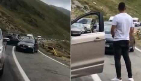 Bătaie între doi şoferi, pe Transfăgărăşan. Unul dintre ei este din Bihor (VIDEO)
