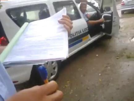 Abuz filmat? Un orădean îi reclamă pe poliţiştii locali pe Facebook (VIDEO)