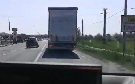 Şofer, pericol public pe E60, în Bihor: A condus pe sens opus! (VIDEO)