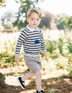 Prinţul George a împlinit 3 ani. Palatul Kensington a publicat fotografii simpatice cu sărbătoritul (FOTO)