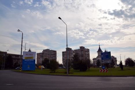 Încălcând regulamentul de publicitate al Primăriei, PNL Bihor şi-a pus prisme electorale în tot oraşul (FOTO)