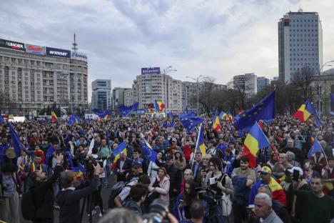 „Și noi suntem poporul”: 10.000 de persoane la manifestația pro-europeană din București (FOTO/VIDEO)