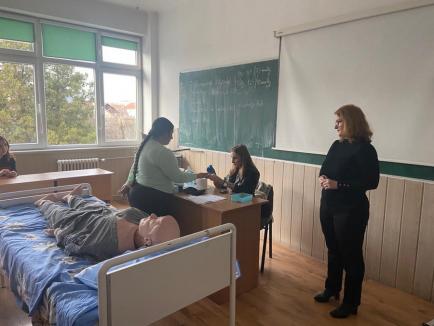 Lecții în firmele din Oradea, pentru elevii de la două licee din oraș (FOTO)