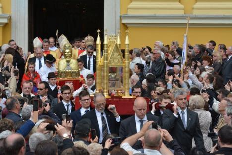 Regele Ladislau, din nou în Cetate. Peste 4.000 de credincioşi, la pelerinajul diecezan cu craniul Sfântului Ladislau (FOTO/VIDEO)