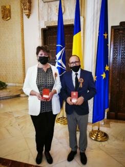 Doi profesori din Bihor, decoraţi de preşedintele Klaus Iohannis pentru activitatea lor, inclusiv în pandemie (FOTO)