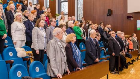 Profesori emeriți: Dascăli ajunși la pensie, inclusiv un fost rector, omagiați de Universitatea din Oradea (FOTO)
