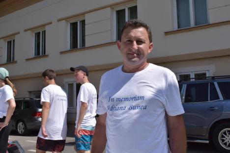 Profu’ „dus” cu pluta: Cum reușește un profesor de sport din Oradea să-i facă pe elevi preocupați de mișcarea în aer liber (FOTO)