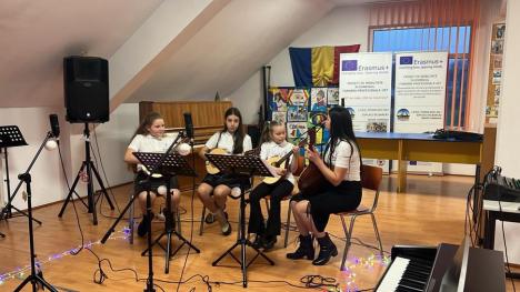 Elevii din Suplacu de Barcău sunt în armonie! Liceul din localitate s-a dotat cu instrumente muzicale și echipamente audio moderne (FOTO)