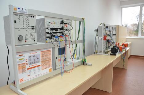 Universitatea din Oradea are patru laboratoare de inginerie nou-nouţe, dotate inclusiv cu tehnică mobilă pentru decontaminarea solului (FOTO)