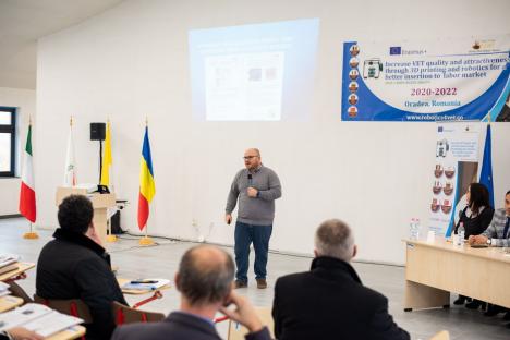 Pledoarie pentru o nouă disciplină: Manual de robotică și printare 3D, scris la Oradea (FOTO)