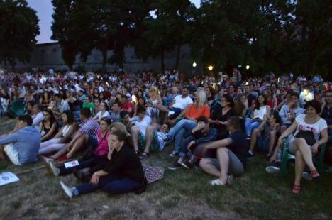 Caravană cu ghinion: Proiecţia filmului 'Aferim!', din caravana TIFF, întreruptă după ce vântul a dat jos ecranul (FOTO)