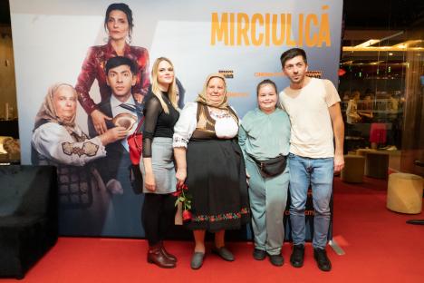 Aventurile lui „Mirciulică”, răsplătite cu aplauze la Oradea: Mircea Bravo și tanti Lenuța s-au întâlnit şi fotografiat cu fanii orădeni (FOTO/VIDEO)