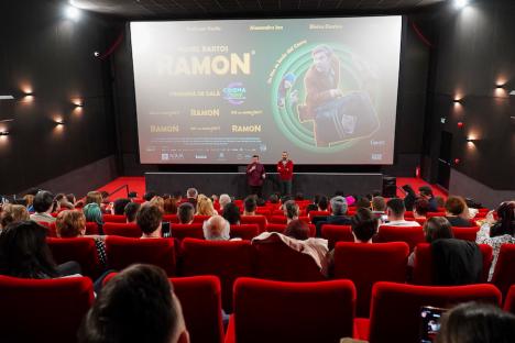 Pavel Bartoș a ajuns la Oradea pentru o proiecție specială a filmului „Ramon“. Printre spectatori, și Ilie Bolojan (FOTO/VIDEO)