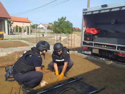 Arsenal de război, găsit în Bihor: Au fost dezgropate zeci de proiectile de mare calibru, pompierii au evacuat locuitorii zonei (FOTO/VIDEO)