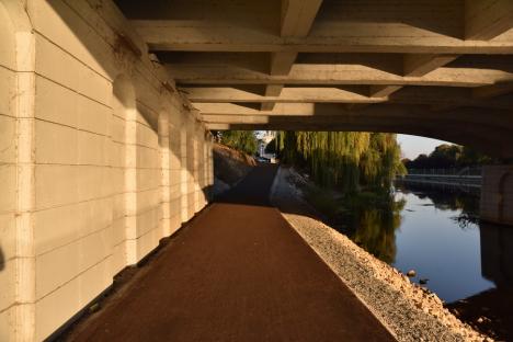 Promenadă nouă: A fost finalizată noua promenadă de pe malul Crișului (FOTO)