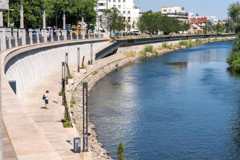 Oradea ieri, Oradea azi: Nu demult, malurile Crișului erau neprietenoase cu plimbăreții. Cum sunt azi? (FOTO)