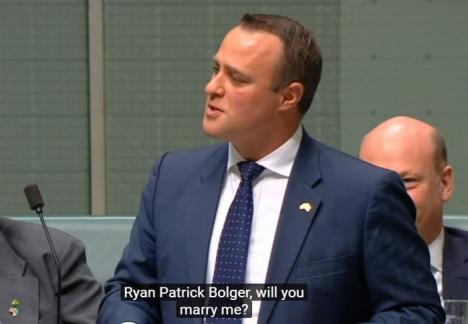Un parlamentar australian şi-a cerut iubitul de soţ în timpul unei dezbateri despre căsătoriile între persoane de acelaşi sex (VIDEO)