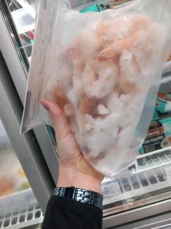 Supermarketurile Mega Image din Bihor, amendate cu 420.000 lei pentru preţuri înşelătoare la raft, fructe mucegăite şi tratate cu pesticide (FOTO)