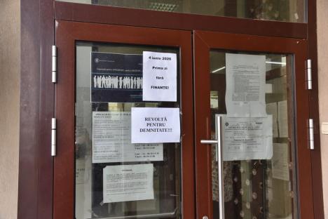 „Prima zi fără Fisc”: angajații Finanțelor din Bihor nu lucrează joi, la fel ca în toată țara, declarând „Revoltă pentru demnitate” (FOTO)