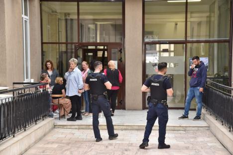 „Prima zi fără Fisc”: angajații Finanțelor din Bihor nu lucrează joi, la fel ca în toată țara, declarând „Revoltă pentru demnitate” (FOTO)