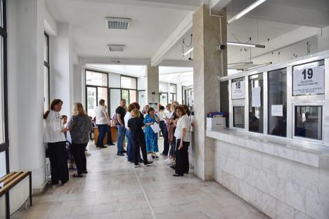 „Prima zi fără Fisc”: angajații Finanțelor din Bihor nu lucrează joi, la fel ca în toată țara, declarând „Revoltă pentru demnitate” (FOTO)