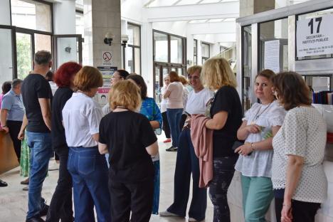 „Prima zi fără Fisc”: angajații Finanțelor din Bihor nu lucrează joi, la fel ca în toată țara, declarând „Revoltă pentru demnitate” (FOTO)