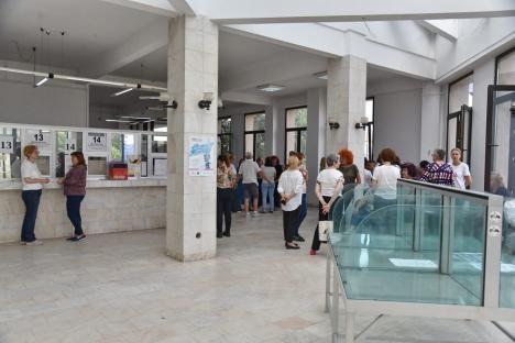 „Prima zi fără Fisc”: angajații Finanțelor din Bihor nu lucrează joi, la fel ca în toată țara, declarând „Revoltă pentru demnitate” (FOTO)
