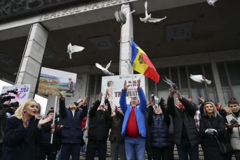Tensiuni în Republica Moldova: Protest antiguvernamental amplu la Chișinău, organizat de forţe proruse (FOTO)