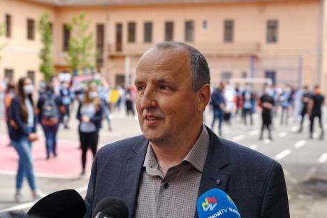 'Ne vrem directorul înapoi'. Sute de elevi de la Gojdu au protestat împotriva demiterii lui Florin Nicoară (FOTO / VIDEO)