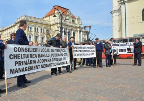Protest în Piaţa Unirii: Angajaţii OTL se tem de reduceri de personal comandate de Bolojan (FOTO/VIDEO)