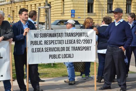 Protest în Piaţa Unirii: Angajaţii OTL se tem de reduceri de personal comandate de Bolojan (FOTO/VIDEO)