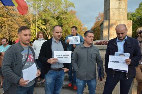 Oraş inert: Protestul contra senatorilor care l-au salvat de DNA pe Gabriel Oprea a strâns la Oradea doar o mână de oameni (FOTO / VIDEO)