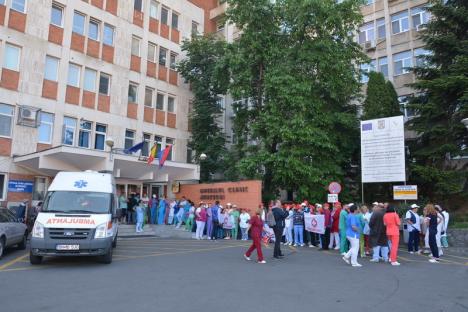 Grevă de avertisment: Angajaţii Spitalului Judeţean au oprit lucrul pentru două ore (FOTO)
