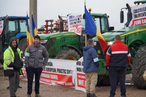 Zeci de fermieri din Bihor au protestat împotriva discriminării față de agricultorii ucraineni, dar și față de cei din Vestul Europei și comercianți (FOTO/VIDEO)