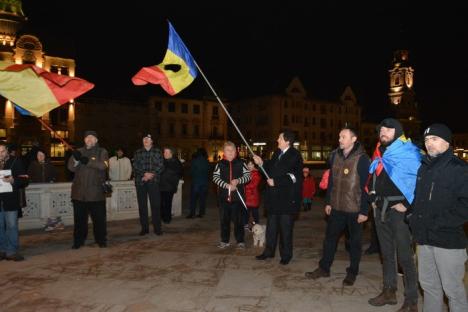 'Ne banalizăm…'. Mai puţin de 50 de orădeni au ieşit, duminică seară, la protestul anti-PSD (FOTO)