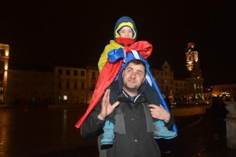 Protestul din Piaţa Unirii: Primul huiduit al serii, orădeanul Florian Bodog (FOTO/VIDEO)