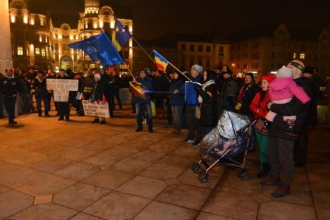 Dezamăgire, în Piaţa Unirii: Marşul de protest de vineri seară a fost anulat, din lipsă de participanţi (FOTO/VIDEO)