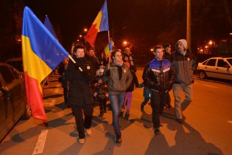 'Voi staţi la căldură, PSD vă fură'! Doar 35 de protestatari au mărşăluit prin Oradea, împotriva PSD şi a Guvernului (FOTO / VIDEO)