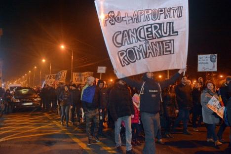 Record de participanţi şi la Oradea: 7.000 de persoane sunt în stradă! (FOTO/VIDEO)