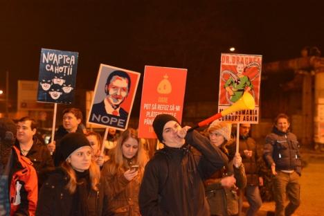 'Nu cedăm!' 5.000 de orădeni protestează în continuare împotriva guvernării PSD (FOTO/VIDEO)