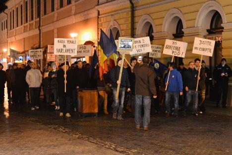 Puţini, dar hotărâţi: 70 de orădeni au mărşăluit împotriva Guvernului PSD (FOTO / VIDEO)
