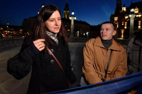 Yuliana şi Yelyzaveta, două tinere din Ucraina, la protestul din Oradea: 'Ne rugăm pentru cei de acasă, oamenii sunt speriaţi, s-au refugiat în subteran' (FOTO/VIDEO)