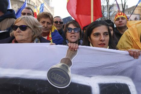 Protest masiv AUR în Capitală: timp de peste 10 ore, zeci de mii de manifestanți au cerut reluarea turului 2 al alegerilor prezidențiale și demisia lui Iohannis (FOTO/VIDEO)