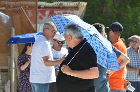 Gest extrem al protestatarilor de la Băiţa Bihor: doi ingineri şi un muncitor au intrat în greva foamei (FOTO / VIDEO)