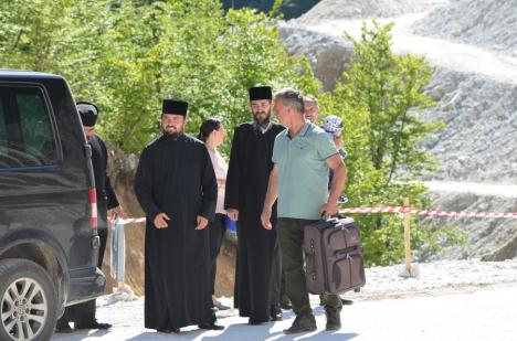 Gest extrem al protestatarilor de la Băiţa Bihor: doi ingineri şi un muncitor au intrat în greva foamei (FOTO / VIDEO)