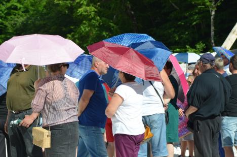 Gest extrem al protestatarilor de la Băiţa Bihor: doi ingineri şi un muncitor au intrat în greva foamei (FOTO / VIDEO)