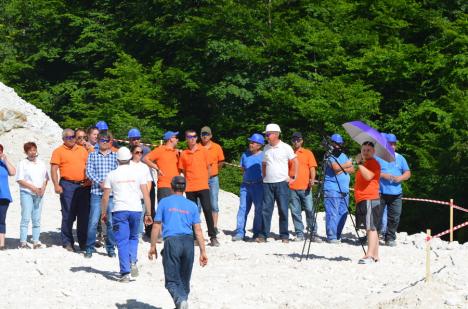 Gest extrem al protestatarilor de la Băiţa Bihor: doi ingineri şi un muncitor au intrat în greva foamei (FOTO / VIDEO)